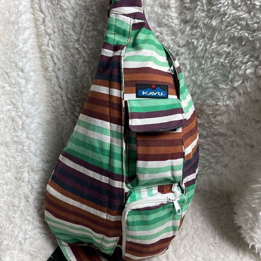 Kavu Rope sling back/ crossbody bag Canvas stripes Aztec color padded back .
